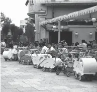  ??  ?? החלב חולל מהפך. בית קפה בת"א, 1947