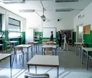  ??  ?? In aula Le classi sono a prova di distanziam­ento