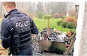  ?? FOTOS (2): UDO TEIFEL ?? Abgelöscht­e Utensilien, die die Feuerwehr aus dem Heizungske­ller holte.