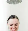  ?? Foto: M. Wüstenhage­n, dpa ?? Nur Wasser, kein Shampoo – kann das funktionie­ren?