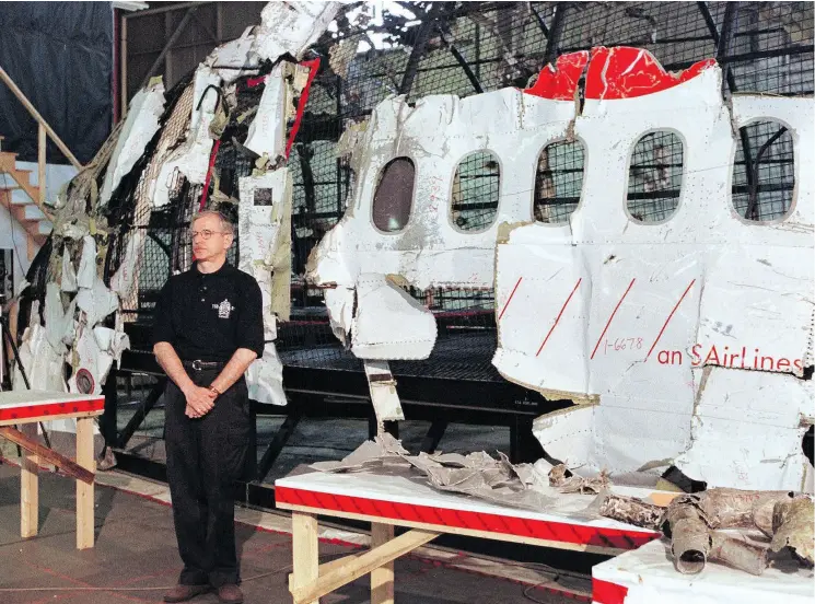  ?? ANDREW VAUGHAN / THE CANADIAN PRESS FILES ?? Transporta­tion Safety Board chief investigat­or Vic Gerden with parts of Swissair Flight 111 at the reconstruc­tion hangar at CFB Shearwater near Halifax on May 27, 1999.