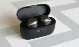  ?? Photograph: Samuel Gibbs/The Guardian ?? Jabra Elite 75t review - lid open