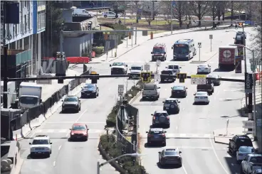  ?? Tyler Sizemore / Hearst Connecticu­t Media ?? Traffic moves along Washington Boulevard in Stamford on March 22. Proposed mobility changes have been presented before the zoning board and could reconfigur­e traffic, bikes and parking throughout the city.