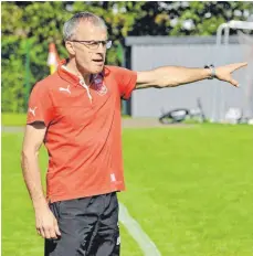  ?? FOTOS: FABIAN REPETZ/MICHAEL PANZRAM ?? Der aktuelle Neukircher Trainer Bruno Müller (links) übernimmt in der neuen Saison den FC Leutkirch, Patrick Straub (rechts) bleibt dem Verein als Sportliche­r Leiter erhalten.