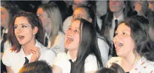  ??  ?? Singing along Shannon Hainning, Sian Wells and Caseyanne McKillop get into the spirit