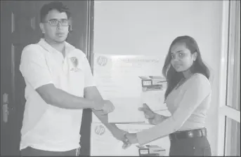  ??  ?? Ink Plus’ Customer Service Representa­tive Reama Sookdeo (right) hands over her company’s sponsorshi­p to Treasurer of the GSCL Russell Jubeer