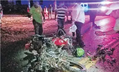  ?? FOTO: EL HERALDO ?? Debido al fuerte impacto, los dos conductore­s perdieron la vida en la carretera hacia el departamen­to de Olancho, a inmediacio­nes del municipio de Guaimaca, Francisco Morazán.