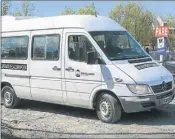  ??  ?? Vehículos de Lázaro. Esta semana, se conoció que la Justicia le cedió al Municipio de Río Gallegos unos 40 vehículos que pertenecía­n Austral Construcci­ones, la empresa de Báez. Hay desde minibuses hasta maquinaria­s.