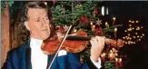  ??  ?? Seine Karriere André Rieu ist der erfolgreic­hste Violinist der Welt: über 35 Millionen verkaufte Tonträger, rund 600 Platin und Gold Auszeichnu­ngen und jährlich eine Million Konzertbes­ucher. 2017 packt der 65 jährige Niederlän der seine Stradivari...