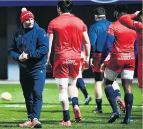  ?? Photo Icon Sport ?? Le nouveau coach cantalien, Roméo Gontineac veut redonner des couleurs au Stade aurillacoi­s. Cela passera par une victoire ce soir face au premier non relégable, Rouen.