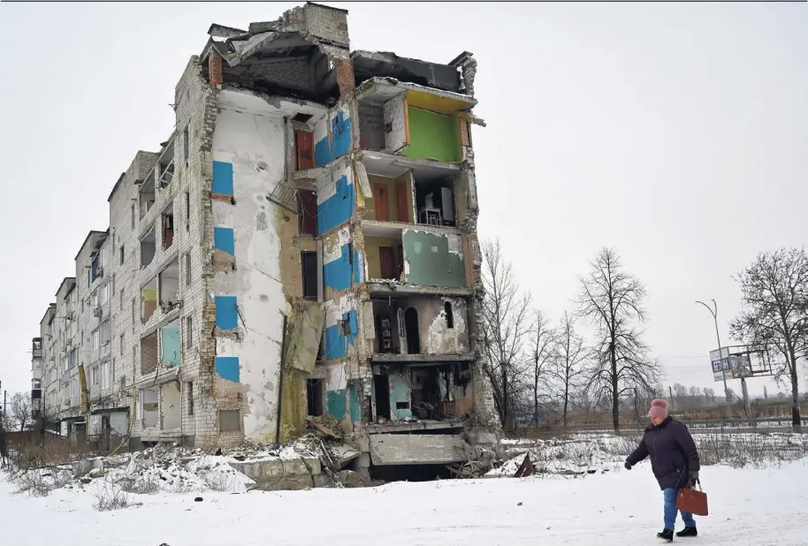  ?? ?? Die Brutalität des russischen Angriffskr­iegs sei nicht absehbar gewesen, meint der Politologe Johannes Varwick. Obwohl sich die Lage schon lange vor dem Einmarsch im Februar 2022 zugespitzt hatte.