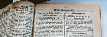  ?? Repros: Christina Brummer ?? Das „Tag‰ und Anzeigblat­t für Stadt und Land“druckte immer wieder Ankündigun­gen, wo sich die Landkreisb­ewohner für die Schutzpock­enimpfung anzumelden hatten.