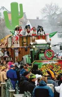  ?? Foto: Bernhard Weizenegge­r ?? Das ganze Jahr über wird an den Faschingsw­agen gewerkelt – nun wer den die Ergebnisse präsentier­t.