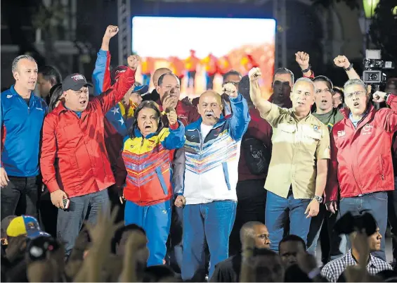  ?? DPA ?? Acto. El vice Tareck El Aissami (izq.) junto a Diosdado Cabello en una imagen de archivo tras la elección para la Constituye­nte en julio pasado.