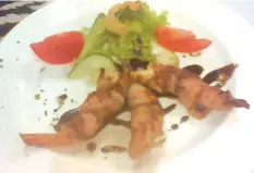  ??  ?? A starter plate of delicious prawns at cafe 1-Eleven