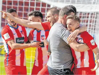  ?? FOTO: EIBNER/IMAGO IMAGES ?? Gibt es in der Relegation etwas zu feiern für den 1. FC Heidenheim? Der Zweitligis­t will es gegen den ewigen Bundesligi­sten Werder Bremen wissen.