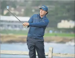  ?? FOTO: AP ?? Phil Mickelson, 48 años, se llevó el trofeo por quinta vez