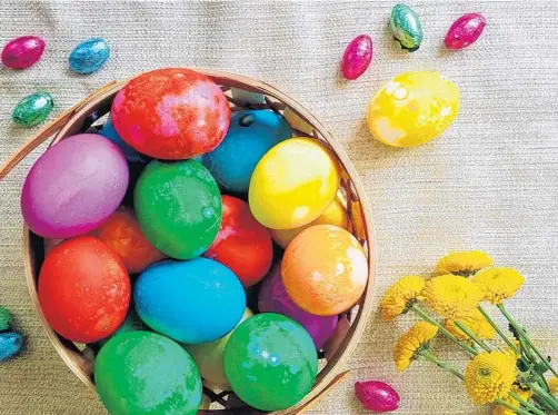  ?? AMY DREW THOMPSON / ORLANDO SENTINEL PHOTOS ?? So festive! So colorful! But so many! Egg salad’s great, but why not try a couple of other recipes to get through your egg surplus?