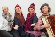  ?? Foto: Peters ?? Accorvoce ist ein klanglich reizvolles Quartett: (von links) Maria Geiger, Katharina Kucera, Michaela Gumpp und Ralf Peters. Es präsentier­t ein frisches Silvesterk­onzert.