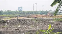  ?? VARUTH HIRUNYATHE­B ?? Land in Khubon of Kannayao district is being developed as monkey cheek water retention areas to ease flooding.