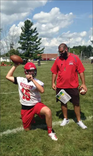  ?? JOHN KAMPF — THE NEWS-HERALD ?? First-year Cardinal coach George Gresko watches over quarterbac­k Joe Soltis during a recent practice in Middlefiel­d.