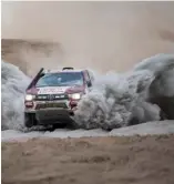  ?? XINHUA ?? Luis Alayza y el copiloto Ive Bromberg en la cuarta etapa del Rally Dakar 2019.