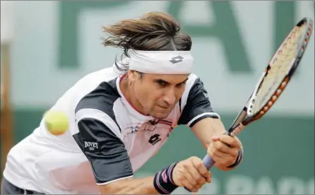  ?? PICTURE: REUTERS ?? IN CONTROL: Spain’s David Ferrer returns during his 6-4 6-7 6-3 6-2 quarter-final win over Scotland’s Andy Murray at Roland Garros in Paris yesterday.