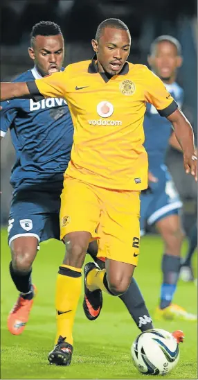  ?? Picture: GALLO IMAGES ?? ON THE RUN: Bernard Parker, of Kaizer Chiefs, is chased by Jabulani Shongwe, of Bidvest Wits, during the Absa Premiershi­p match last night