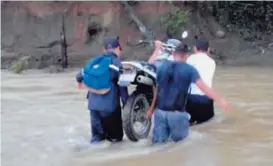  ?? RICARDO SÁNCHEZ ?? Los lugareños dice que la quebrada la Carbonera se creció.