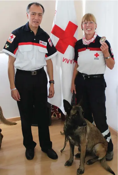  ??  ?? Andrea Kathrin Reichow, primera rescatista en conseguir para Puebla y Cruz Roja la certificac­ión IRO.