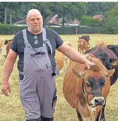  ?? FOTO: FISCHER ?? Landwirt Jürgen Knorsch aus Kamp Lintfort findet keine Molkerei, die ihm die Milch abnimmt – und wird wohl einige Kühe schlachten müssen.