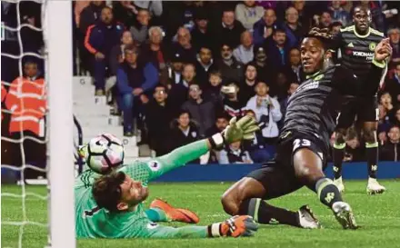  ?? REUTERS PIC ?? Chelsea’s Michy Batshuayi scores past West Bromwich Albion goalkeeper Ben Foster at the Hawthorns on Friday.