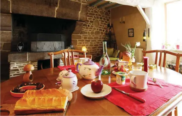  ??  ?? Les invités se souviendro­nt longtemps de leur petit déjeuner à L’angenièvre : copieux, diversifié et… sur fond musical !