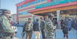  ??  ?? Paramilita­ry personnel stand guard outside Srinagar’s Shri Maharaja Hari Singh Hospital, from where a LashkareTa­iba militant escaped on Tuesday. WASEEM ANDRABI /HT