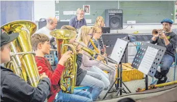  ?? FOTO: HELMUT SCHÖNECKER ?? Schüler des Wieland-Gymnasiums haben einen Nachmittag von Profis gelernt.