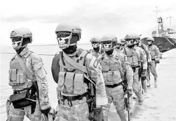  ?? — Bernama photo ?? File photo shows Indonesian National Army (TNI) members fully dressed in combat uniform during demonstrat­ions against security threats with Malaysian Armed Forces and Philippine Army Soldiers at the launch of the Trilateral Maritime Patrol recently.