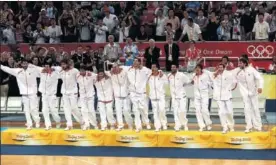  ??  ?? PLATA EN BALONCESTO. España sólo cedió ante Estados Unidos.