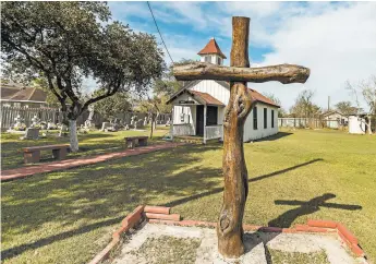  ?? DAVID PIKE/UNIVERSITY OF TEXAS RIO GRANDE VALLEY 2019 ?? Eli Jackson Methodist Church and cemetery in San Juan, Texas, is located on a ranch once operated by Nathaniel and Matilda Jackson, a biracial couple believed to have been "conductors" of the Undergroun­d Railroad to Mexico.