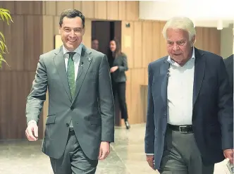  ?? JUNTA ?? Juanma Moreno, junto a Felipe González, en las jornadas celebradas ayer en Sevilla.