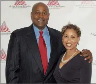  ??  ?? Honoree Sidney Moncrief and his wife, Takisha