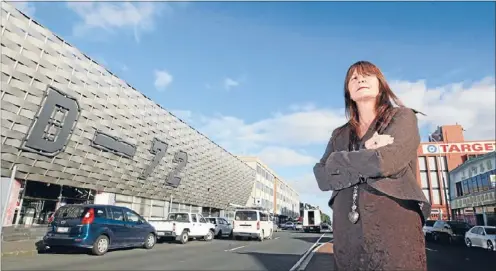  ?? Photo: JASON OXENHAM ?? Not Amsterdam: The Factory Shop manager Robyn Stoddard worries about where staff will park if a time limit is added to parking on side streets.