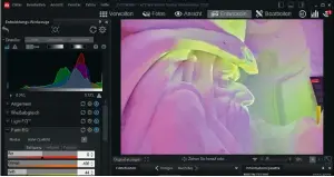  ??  ?? Bei der Bearbeitun­g von Fotos im JEPG- und RAW-Format helfen die
Entwicklun­gs- Werkzeuge.