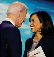  ??  ?? La scelta di Biden.
La senatrice Kamala Harris con il candidato democratic­o
REUTERS