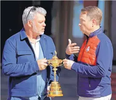  ?? DAVID J. PHILLIP/ASSOCIATED PRESS ?? Europe captain Darren Clarke, left, and Unite States captain Davis Love III pose with the Ryder Cup on Monday at Hazeltine National.