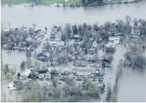  ?? JULIE OLIVER ?? An entire neighbourh­ood of Gatineau is submerged.
