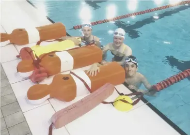  ?? ?? The young trio from Litlehampt­on Wave Life Saving Club get ready to show their skills in the pool