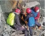  ?? ?? Llanberis Mountain Rescue Team rescue two visitors from an unstable ledge at Dinorwig slate quarry (Image: Llanberis MRT)