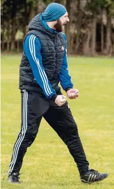  ?? Foto: Zinsmeiste­r ?? Der SV Feldheim schwimmt auf der Erfolgswel­le. Auch nach der Winterpaus­e hatte Trainer André Fuchs wieder Grund zum Jubeln, beim 1:0 Sieg.