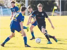  ?? Picture: Kevin Farmer ?? IN CONTROL: West Wanderers Wahoos Noah Cochran (right) takes on the USQ defence during a match last season.