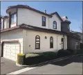  ?? PHOTOGRAPH BY BILL LACROIX ?? This town home at 225 Shelley Ave. in Campbell closed earlier this week for $1.3 million, a record for town homes in the White Oak neighborho­od.